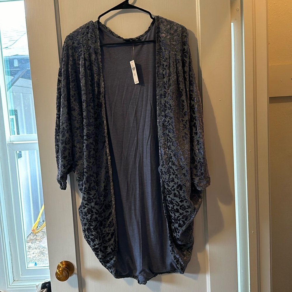 Women’s Floral Velvet Kimono